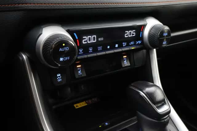 Toyota RAV4 (2022) thumbnail 6