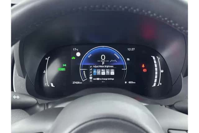 Toyota Yaris Cross (2025) thumbnail 3
