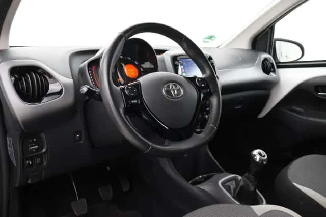 Toyota Aygo (2021) thumbnail 2