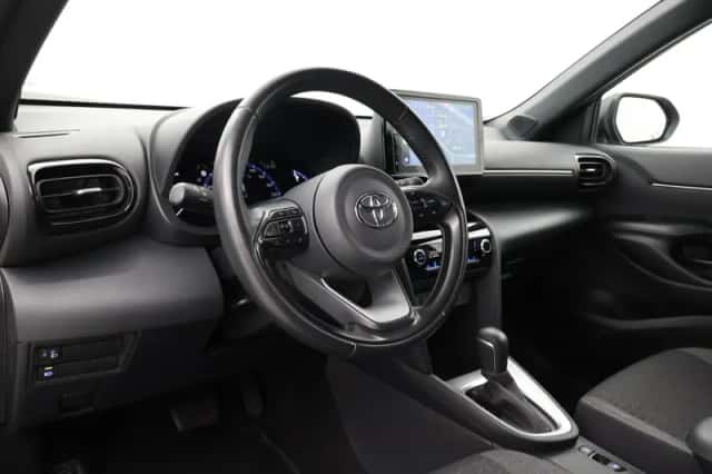 Toyota Yaris Cross (2024) thumbnail 2