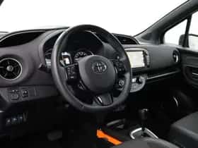 Toyota Yaris (2017) thumbnail 2