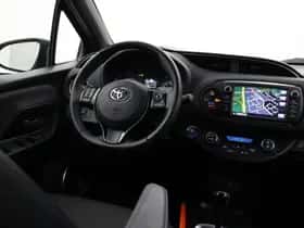 Toyota Yaris (2017) thumbnail 25