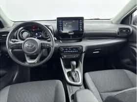 Toyota Yaris (2021) thumbnail 2