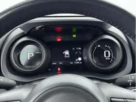Toyota Yaris (2021) thumbnail 3