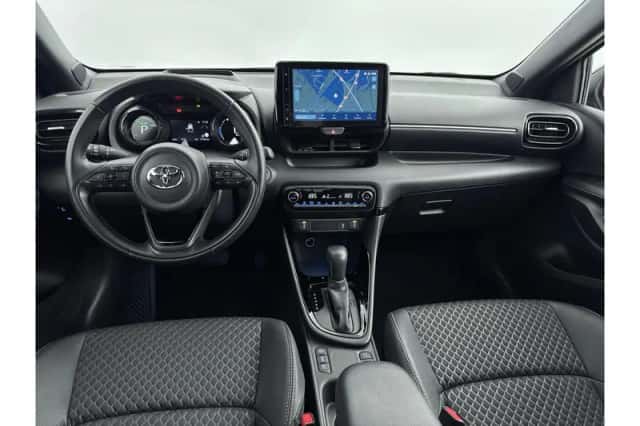 Toyota Yaris (2023) thumbnail 2