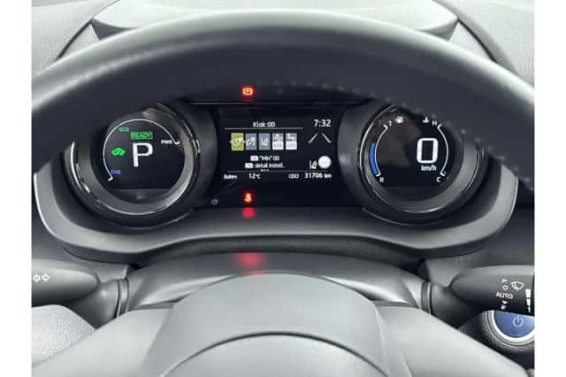 Toyota Yaris (2023) thumbnail 3