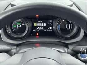 Toyota Yaris (2023) thumbnail 3