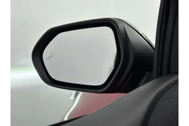 Toyota Yaris (2023) thumbnail 5