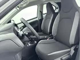 Toyota Aygo X (2023) thumbnail 10