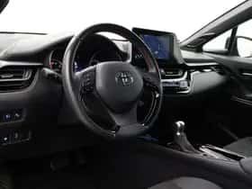 Toyota C-HR (2022) thumbnail 3