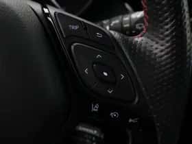 Toyota C-HR (2022) thumbnail 32