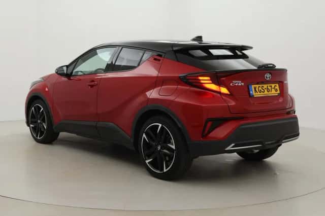 Toyota C-HR (2022) thumbnail 5