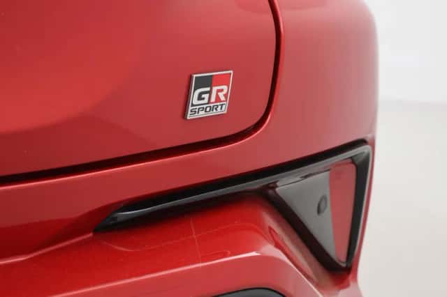 Toyota C-HR (2022) thumbnail 6
