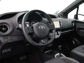 Toyota Yaris (2017) thumbnail 2