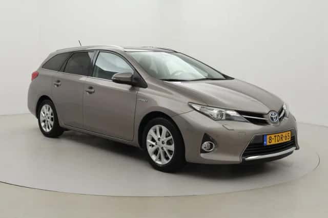 Toyota Auris (2014) thumbnail 1