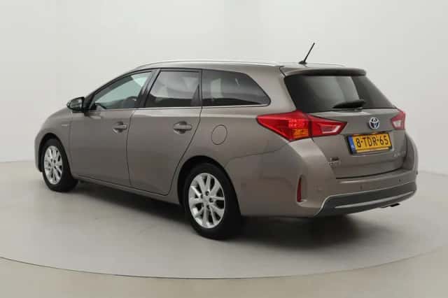 Toyota Auris (2014) thumbnail 4