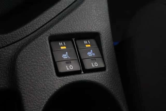Toyota Auris (2014) thumbnail 6