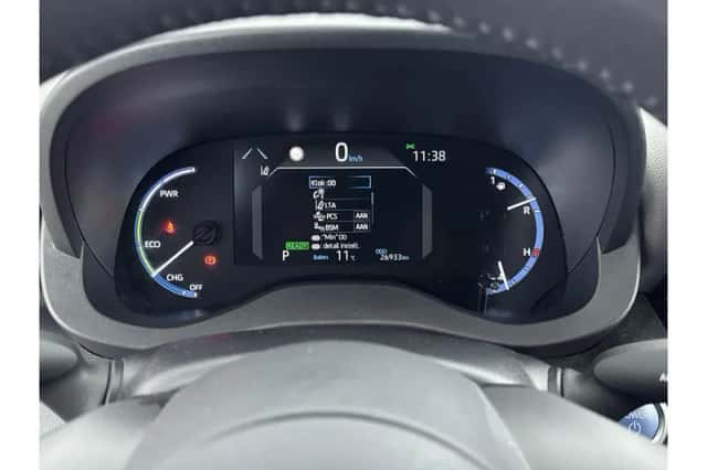 Toyota Yaris Cross (2021) thumbnail 3