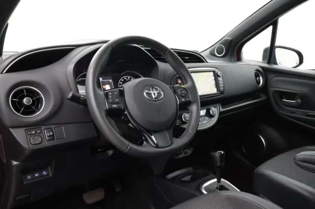 Toyota Yaris (2019) thumbnail 2