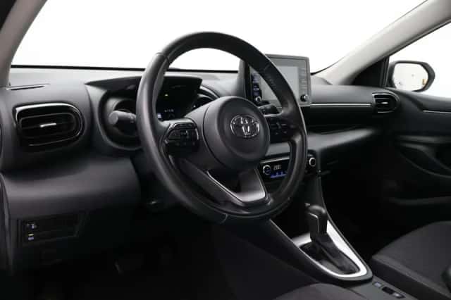 Toyota Yaris (2020) thumbnail 2