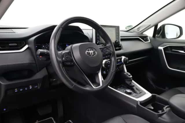 Toyota RAV4 (2020) thumbnail 2