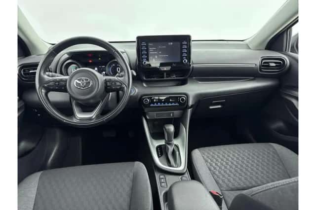 Toyota Yaris (2022) thumbnail 2