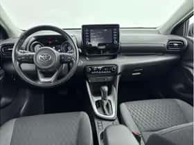 Toyota Yaris (2022) thumbnail 2