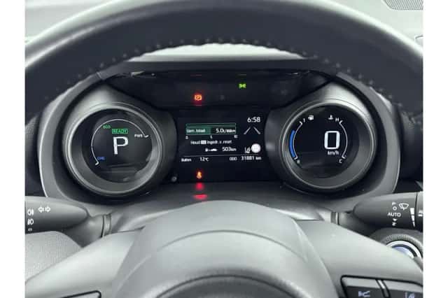 Toyota Yaris (2022) thumbnail 3