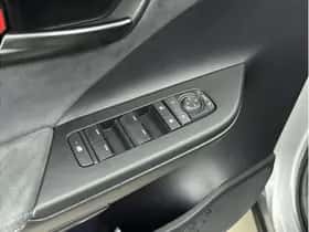 Toyota C-HR (2025) thumbnail 15