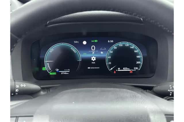 Toyota C-HR (2025) thumbnail 3