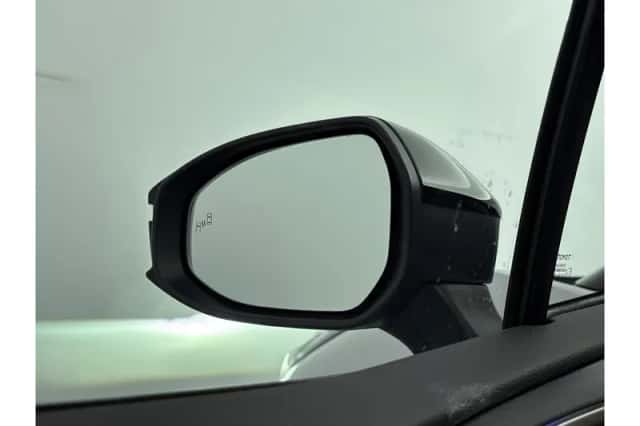 Toyota C-HR (2025) thumbnail 5