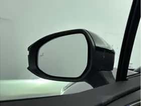 Toyota C-HR (2025) thumbnail 5