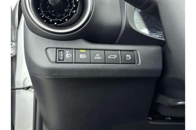 Toyota C-HR (2025) thumbnail 6