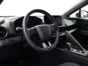 Toyota C-HR (2024) thumbnail 2