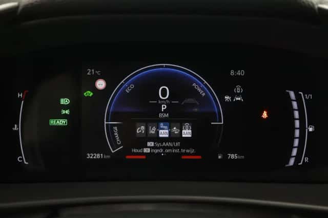 Toyota C-HR (2024) thumbnail 3