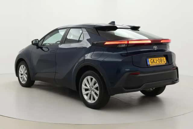 Toyota C-HR (2024) thumbnail 4