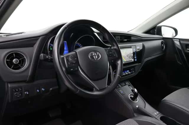 Toyota Auris (2016) thumbnail 2