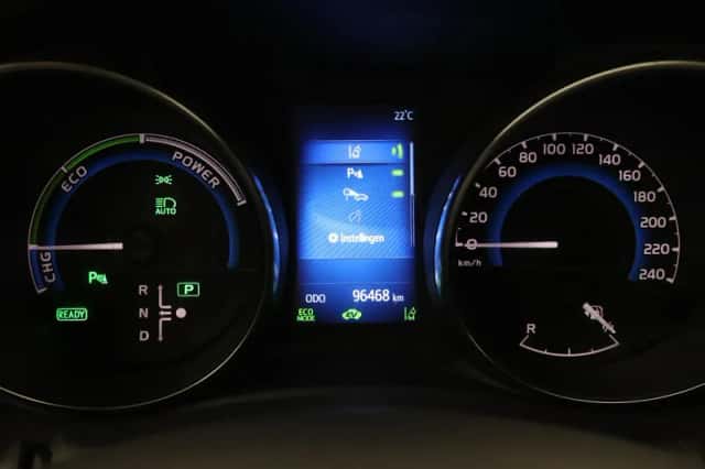 Toyota Auris (2016) thumbnail 3