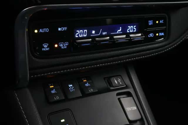 Toyota Auris (2016) thumbnail 5