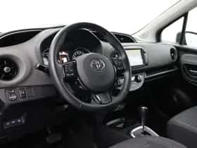 Toyota Yaris (2019) thumbnail 2