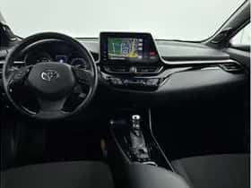 Toyota C-HR (2018) thumbnail 2