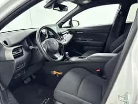 Toyota C-HR (2018) thumbnail 16