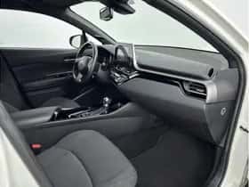 Toyota C-HR (2018) thumbnail 26