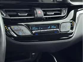 Toyota C-HR (2018) thumbnail 6
