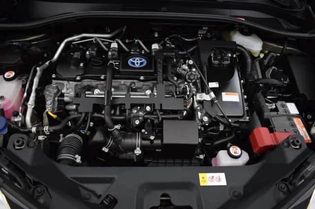 Toyota C-HR (2022) thumbnail 5