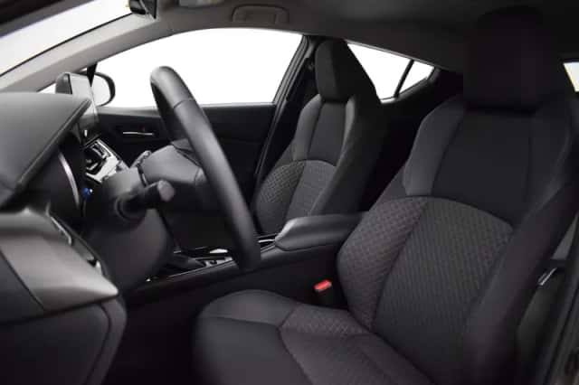 Toyota C-HR (2022) thumbnail 6
