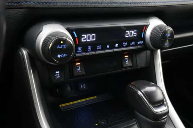 Toyota RAV4 (2019) thumbnail 6