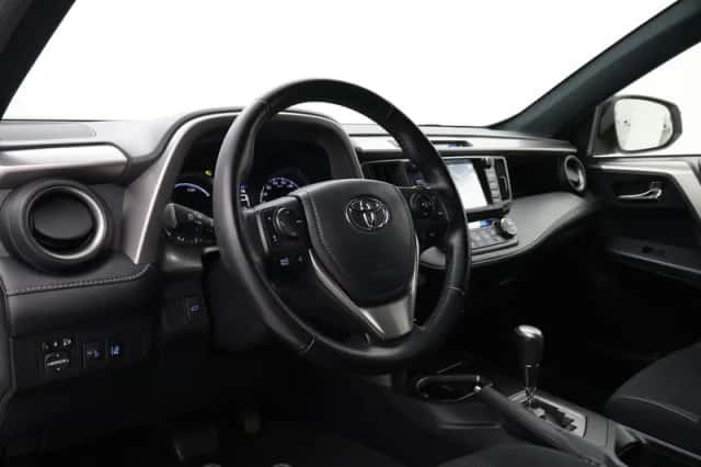 Toyota RAV4 (2018) thumbnail 2