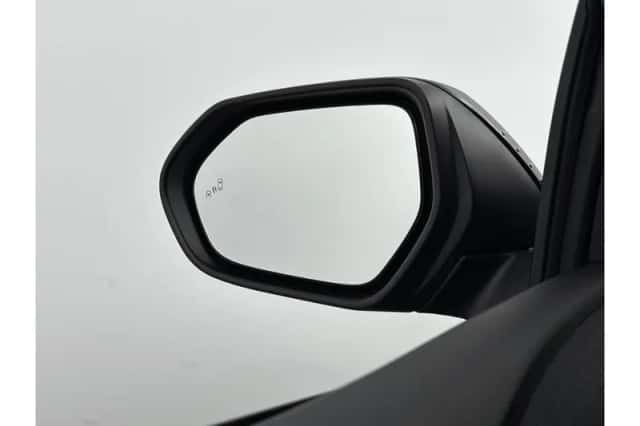 Toyota Yaris (2025) thumbnail 4