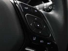 Toyota C-HR (2022) thumbnail 23